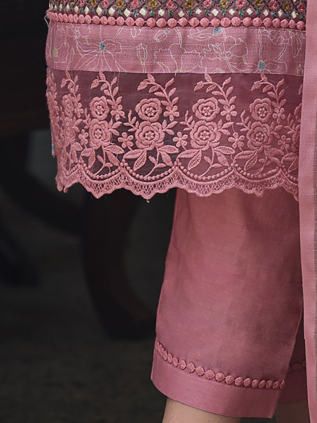 Women Embroidered Linen Cotton Kurta Set Peach-413
